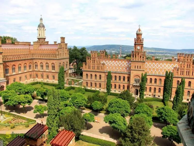 ТОП-17 місць, які варто відвідати в Чернівцях ТОП-17 місць, які варто відвідати в Чернівцях