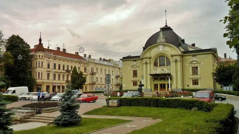 ТОП-17 місць, які варто відвідати в Чернівцях ТОП-17 місць, які варто відвідати в Чернівцях