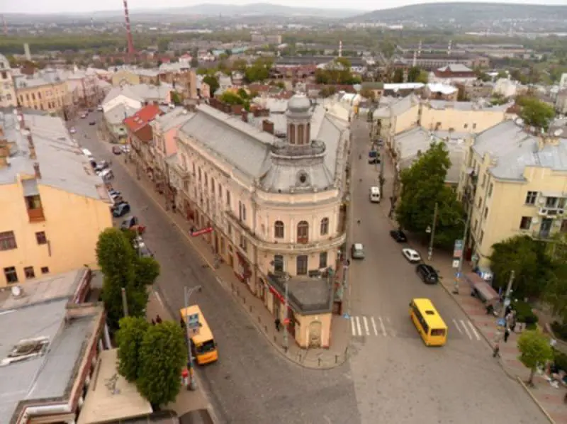 ТОП-17 місць, які варто відвідати в Чернівцях ТОП-17 місць, які варто відвідати в Чернівцях
