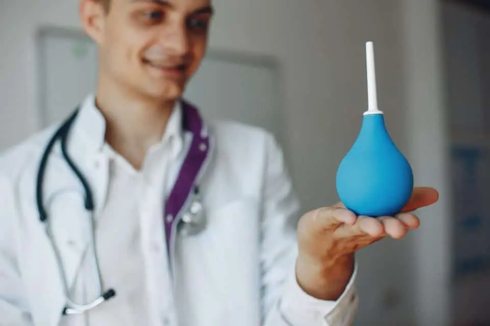 як правильно робити клізму