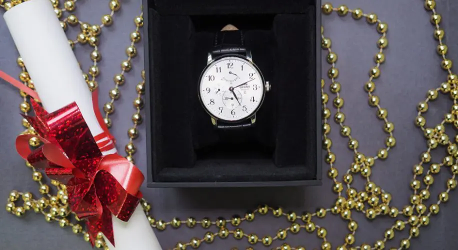 Чи можна дарувати годинник