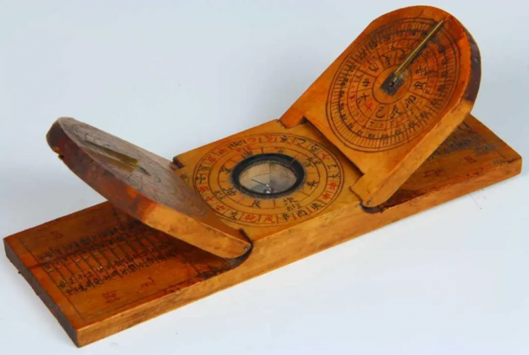 Як винайшли компас: історія створення