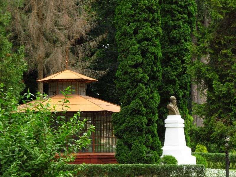 ТОП-17 місць, які варто відвідати в Чернівцях ТОП-17 місць, які варто відвідати в Чернівцях