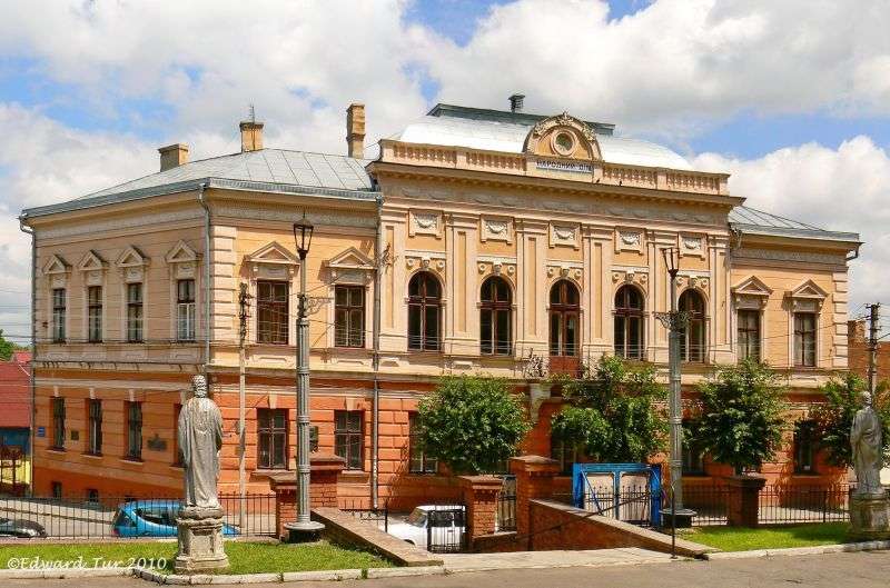 ТОП-17 місць, які варто відвідати в Чернівцях ТОП-17 місць, які варто відвідати в Чернівцях